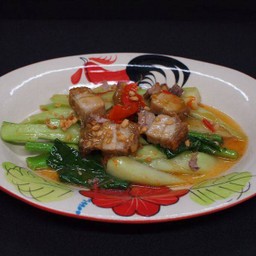 คะน้าหมูกรอบ