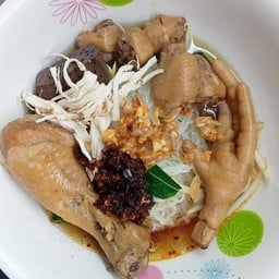 พีร์พีร์ ก๋วยเตี๋ยวไก่ตุ๋น ก๋วยเตี๋ยวหมูตุ๋น ท่าข้าม