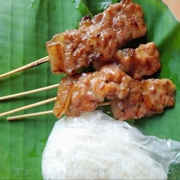 ข้าวเหนียวหมูปิ้งชุดกลาง