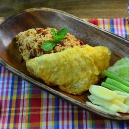 ข้าวผัดน้ำพริกปลาเค็มสีเสียด+ไข่เจียวปู