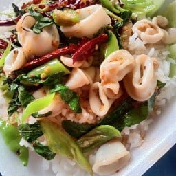 ตำ ยำ แซ่บ (ครัวน้องเน่) เลยร้านโอ4ขึ้นมา100เมตร
