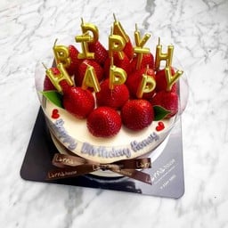 Strawberry Blossom white larna Cake 1 pound