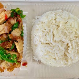 กะเพราหมูกรอบ