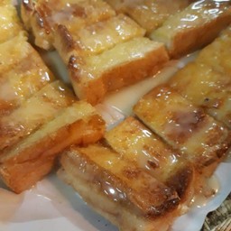 ขนมปังปิ้งเนยนม