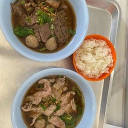 เกาเหลาลูกชิ้น หมูตุ๋น น้ำข้น พิเศษ