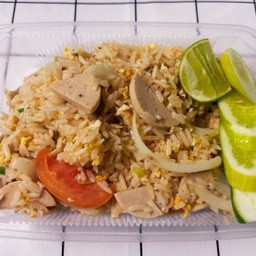 ข้าวผัดหมูยอ