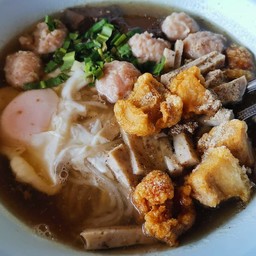 ก๋วยจั๊บหมูเด้งไข่ตอกน้ำใส