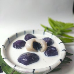 บัวลอยงาดำ กะทิสด ร้อน