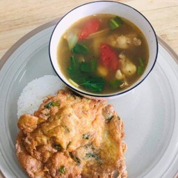 ข้าวไข่เจียว ต้มแซ่บไก่