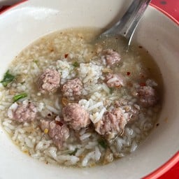 แม่เล็ก ข้าวต้มทรงเครื่อง ใต้สะพานพระราม8 ฝั่งธนบุรี