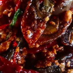 กะเพราไข่เยียวม้า(กับข้าว)