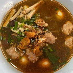 ก๋วยจั๊บหมูเด้งน้ำตกต้มยำ