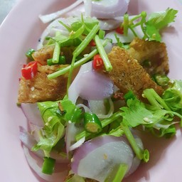 ยำปลาสลิด