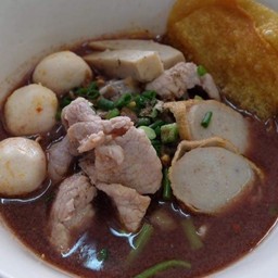 ก๋วยเตี๋ยวน้ำตก พิเศษ