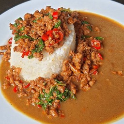 Chili Basil Curry Rice(ข้าวแกงกะหรี่กะเพราหมูสับ)