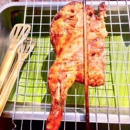 ไก่ย่างแบบครึ่งตัว+น้ำจิ้มมะขาม
