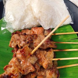 หมูปิ้ง 3 ไม้ + ข้าวเหนียว