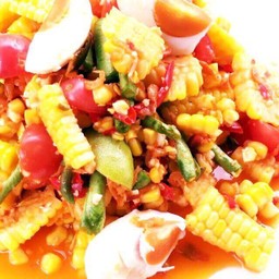 ส้มตำข้าวโพดไข่เค็ม
