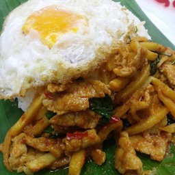 เครื่องแกงหน่อไม้ ราดข้าว