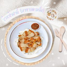 ข้าวราดหมูกรอบ+น้ำจิ้มแจ่ว