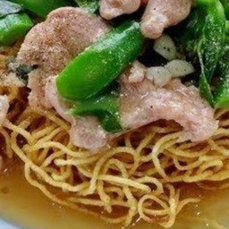 ราดหน้ายอดผักหมูหมัก กระเพาะปลาเยาวราช สาขาหน้าห้างวัดนานุกิจ