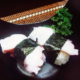 ซูชิหมึกยักษ์