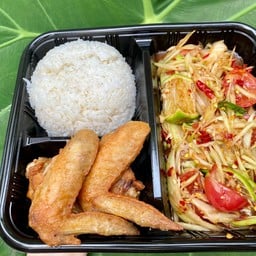 ข้าวส้มตำปีกไก่ทอด