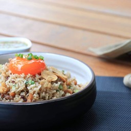 [อร่อยซ่ากับโค้ก] ข้าวผัดมันเนื้อ ไข่ดองน้ำปลา STH Signature +  โค้ก ออริจินัล (กระป๋อง)