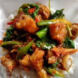 กะเพราหมูกรอบ