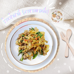 ข้าวราดผัดกะเพราเนื้อหน่อไม้ดอง