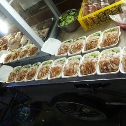 หนุ่มข้าวมันไก่ใจเกิน100 หน้าเซเว่นวัดโพธิ์บางโอ