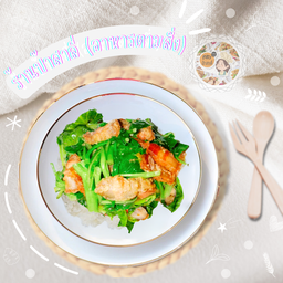 ข้าวราดผัดคะน้าปลาเค็ม+หมูกรอบ