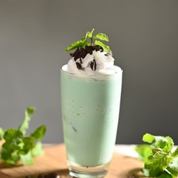 Mint Chocolate Chip Smoothie