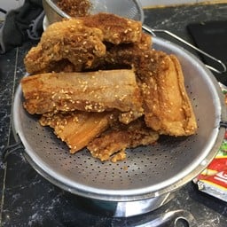 วาฬมาชิม ครอฟเฟิล ออมเล็ต กระเพรา แซนวิช หมูหยอง สลัด แซนวิชโบราณ