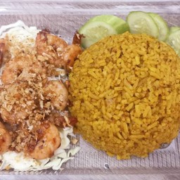 ข้าวหมกกุ้งทอดกระเทียม