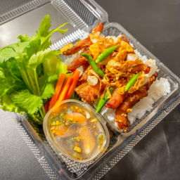 ข้าวหมูทอดเส้นทอง