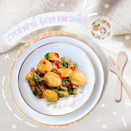 ข้าวราดผัดกะเพราหมูสับใส่เต้าหู้ไข่ทอด