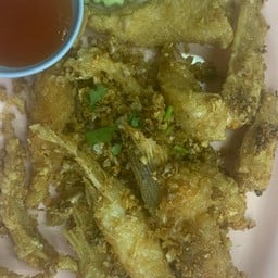 ท้องแซลมอนทอดกระเทียม