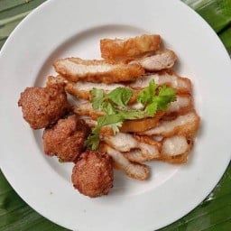 ฟาร์มหมูทอด110 By ยายจิตร ฟาร์มหมูทอด110 By ยายจิตร