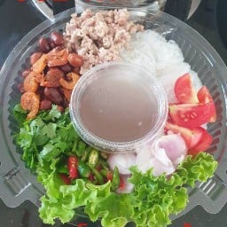 ก๋วยเตี๋ยวน่องไก่ตุ๋นมะระ แสนอร่อย