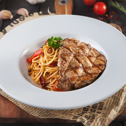 สปาเก็ตตี้กระเทียมพริกแห้ง&สเต็กอกไก่พริกไทยดำ