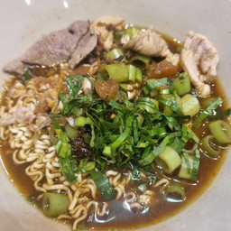 แอบแซ่บ ก๋วยเตี๋ยวเรือรังสิต (ริมหนองประตู9)