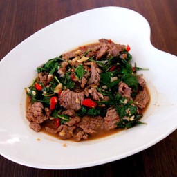 กระเพราเนื้อกับข้าว