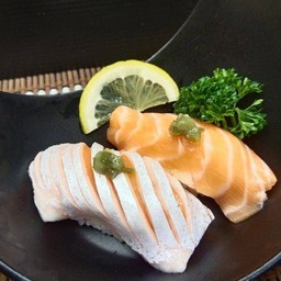 ซูชิท้องแซลมอน