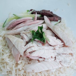 ลุงปี่ข้าวมันไก่ และ ก๋วยเตี๋ยว