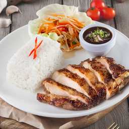 ข้าวสเต็กหมู/สเต็กไก่ย่างส้มตำ