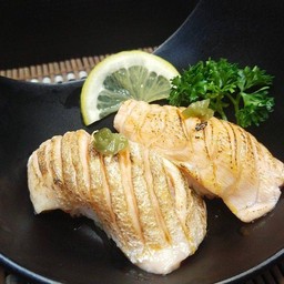 ซูชิท้องแซลมอนเบิร์น