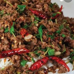 กะเพราเนื้อสับราดข้าว