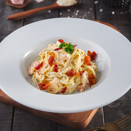 สปาเก็ตตี้สไปซี่คาโบนาร่าเบคอน