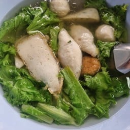 เจ๊หมวยลูกชิ้นปลา สาขาอ่างศิลา (ตรงแยกครกใหญ่)